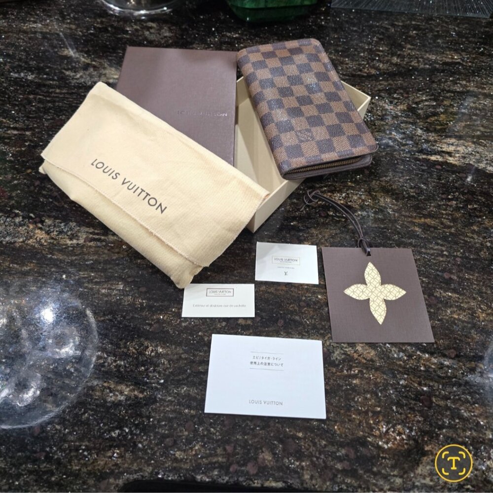 EUC Authentic Louis Vuitton Ebene Damier Zippy Wallet